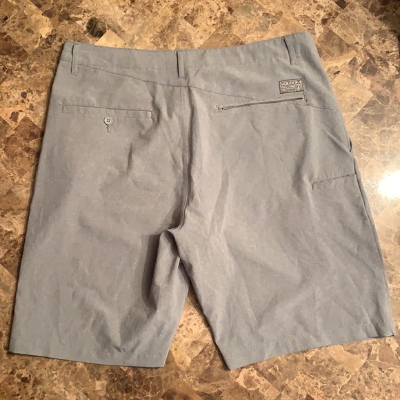 Volcom surf&turf men’s shorts, size 36 - Picture 2 of 3